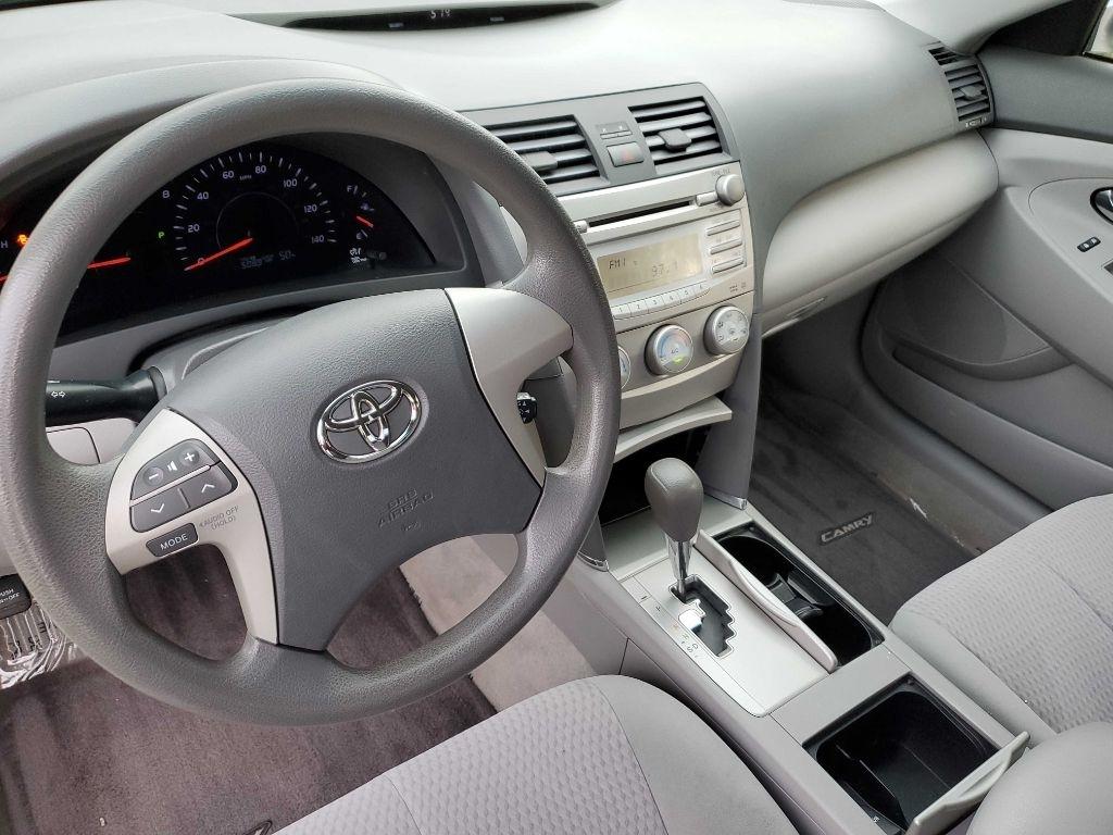 Toyota Camry 4dr Sdn I4 Man LE (Natl) 2011