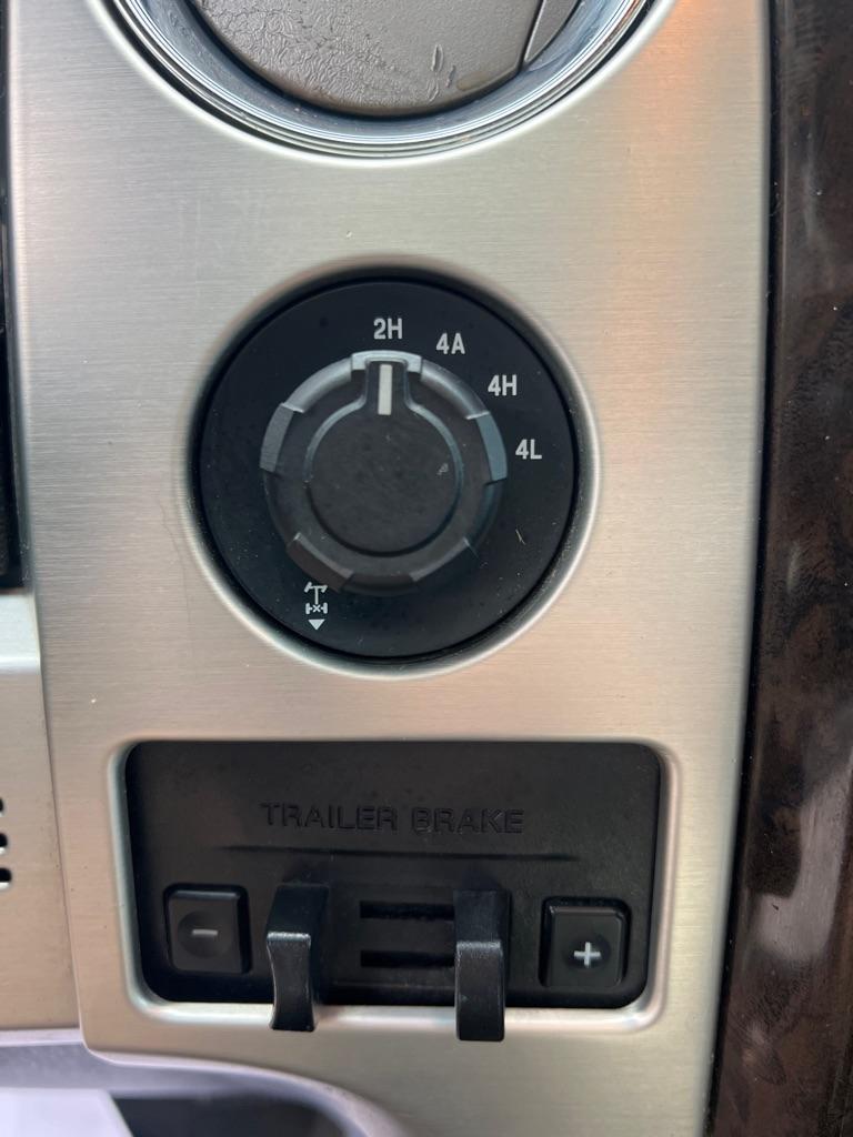 Ford F-150 4WD SuperCrew 145" Platinum 2013