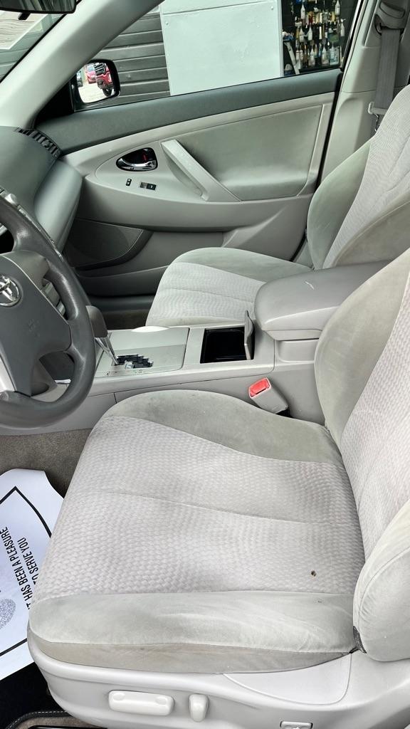 Toyota Camry 4dr Sdn I4 Man (Natl) 2010