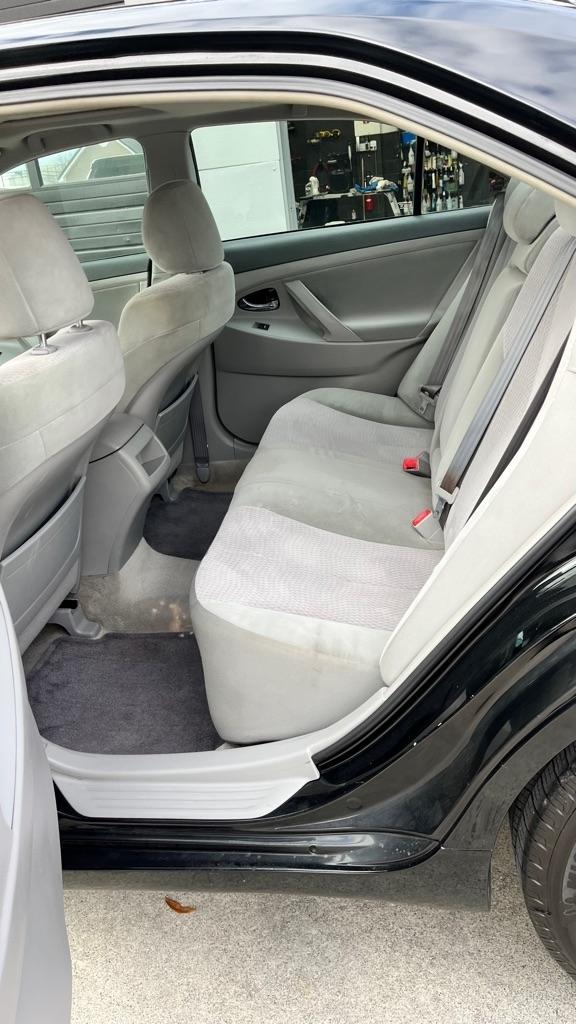 Toyota Camry 4dr Sdn I4 Man (Natl) 2010