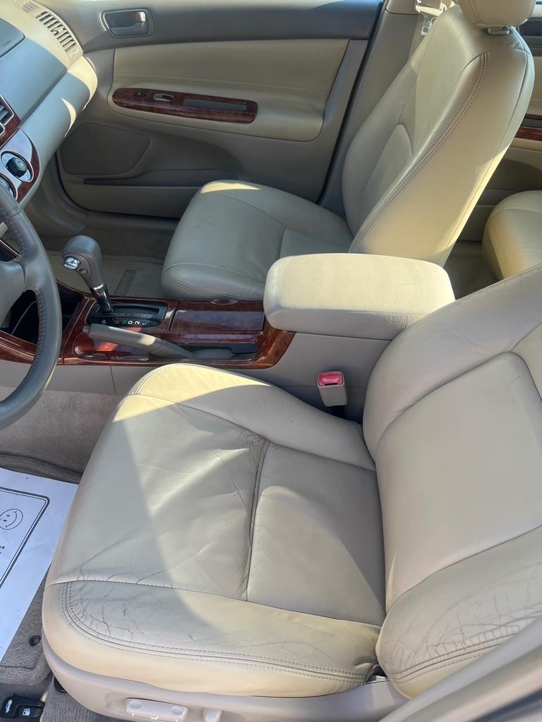 Toyota Camry 4dr Sdn XLE Auto (Natl) 2004