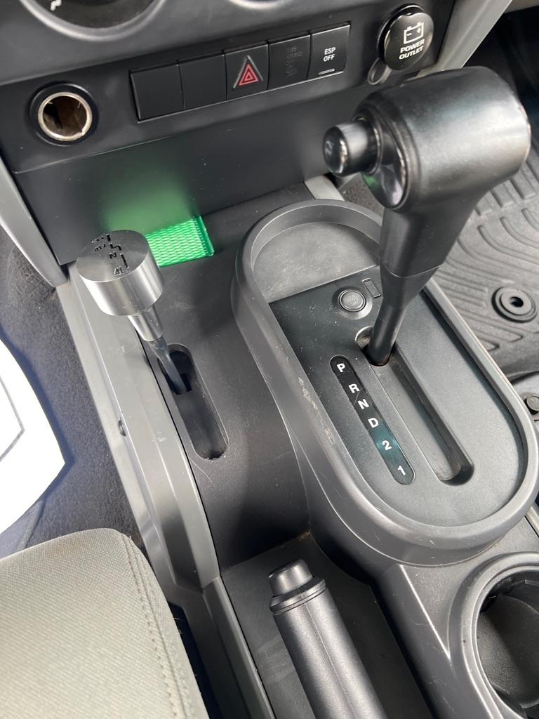 Jeep Wrangler 4WD 4dr Unlimited Sahara 2007