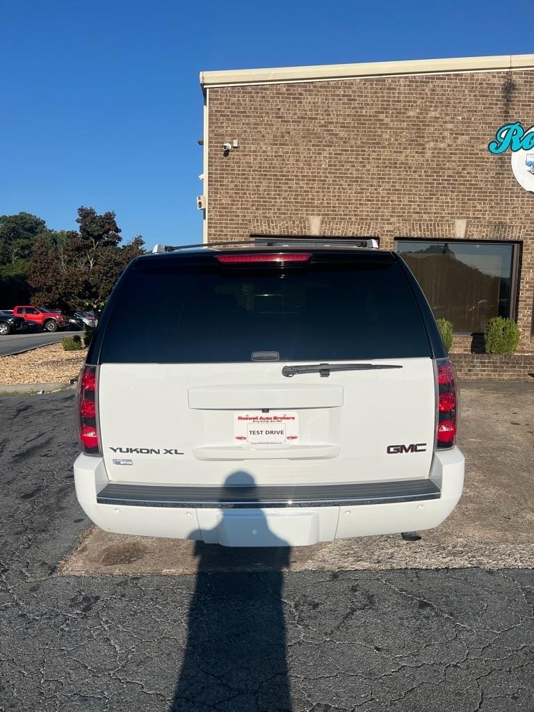 GMC Yukon XL Denali AWD 4dr 1500 2008