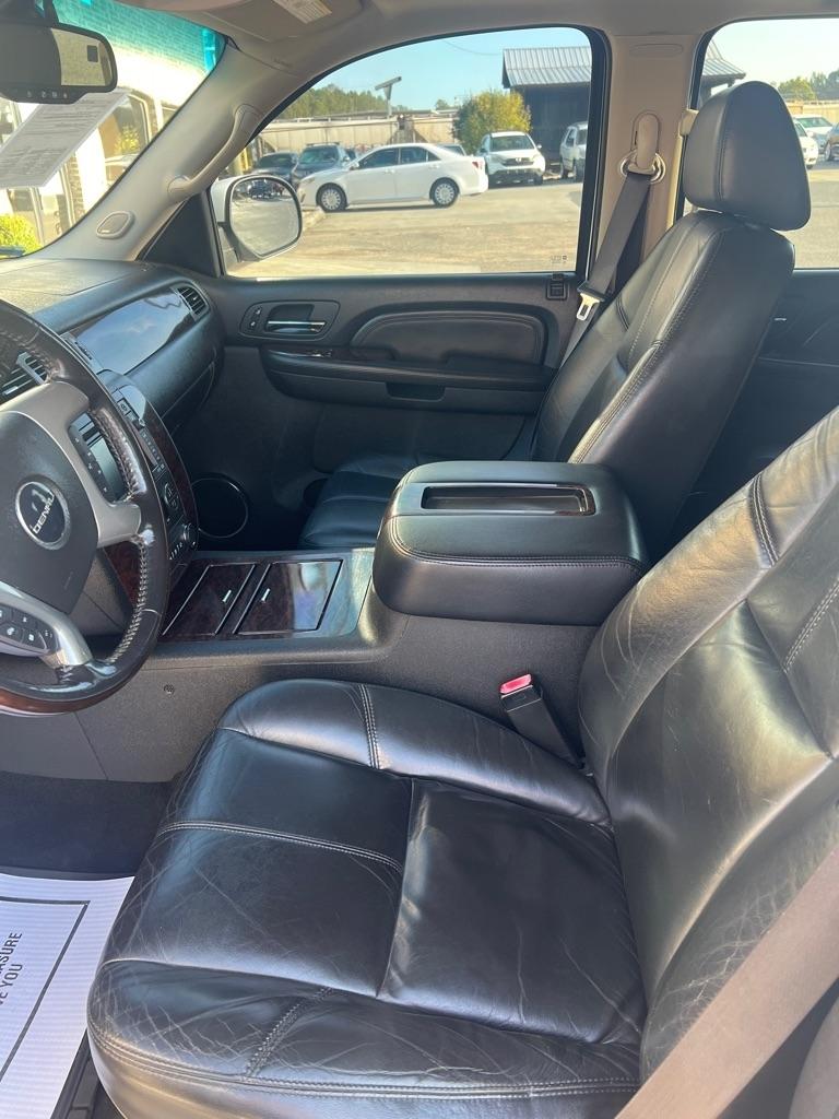 GMC Yukon XL Denali AWD 4dr 1500 2008