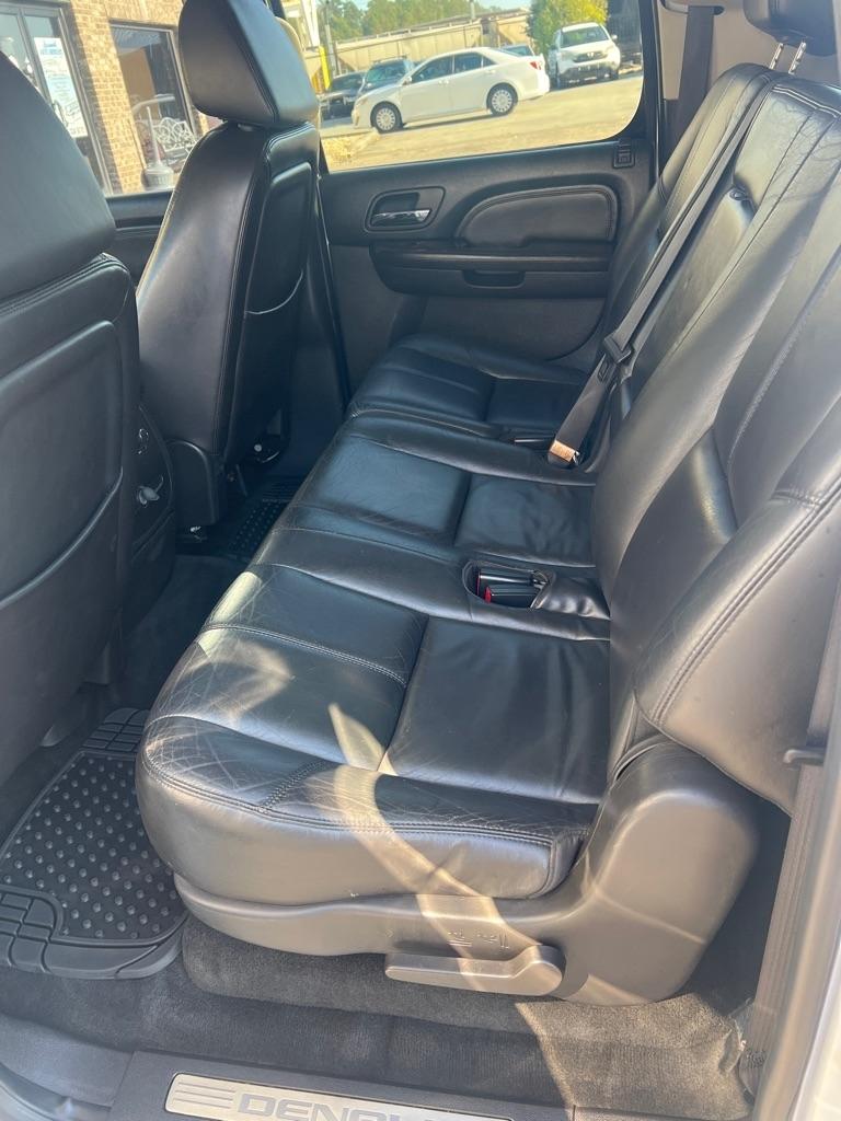 GMC Yukon XL Denali AWD 4dr 1500 2008