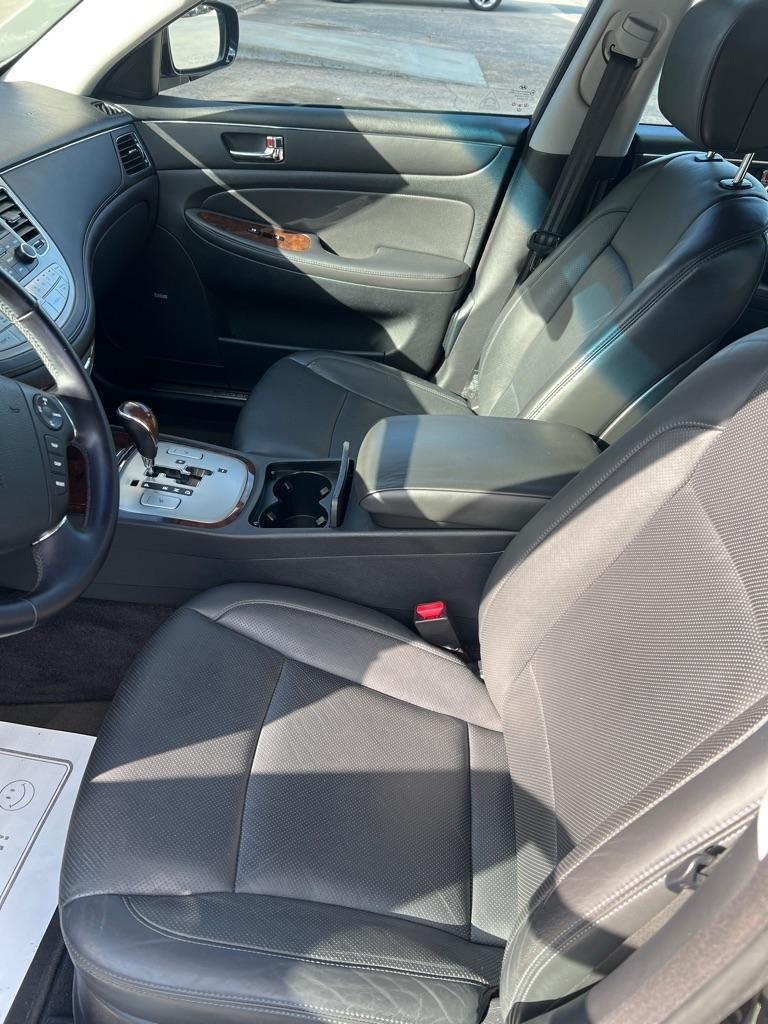 Hyundai Genesis 4dr Sdn 3.8L V6 2010