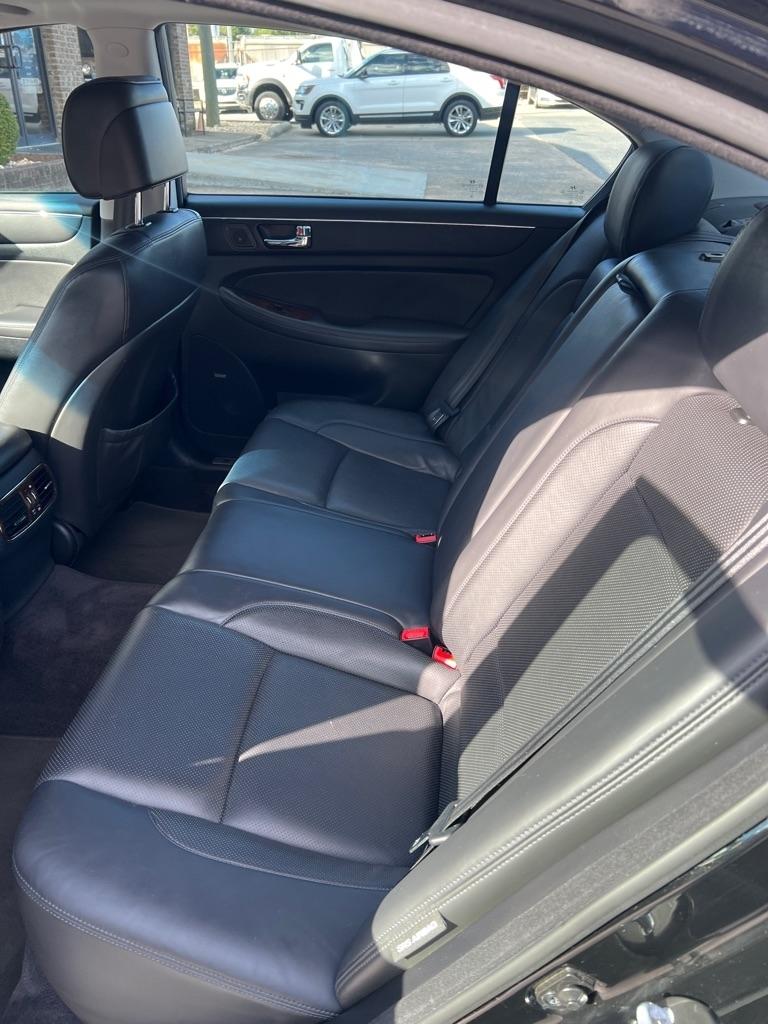 Hyundai Genesis 4dr Sdn 3.8L V6 2010
