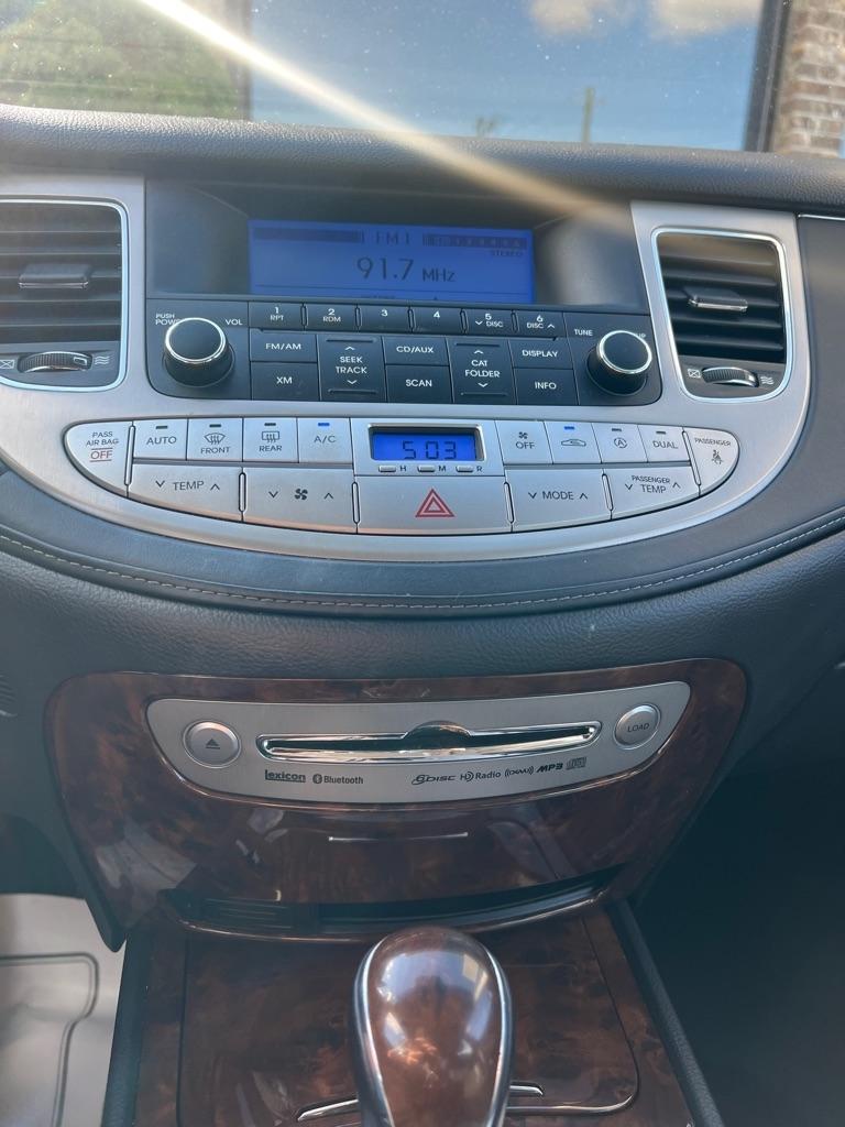 Hyundai Genesis 4dr Sdn 3.8L V6 2010
