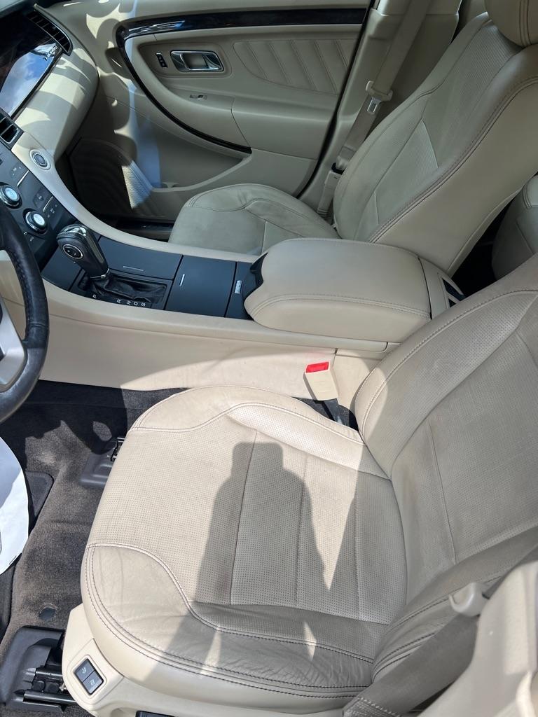 Ford Taurus 4dr Sdn Limited FWD 2015