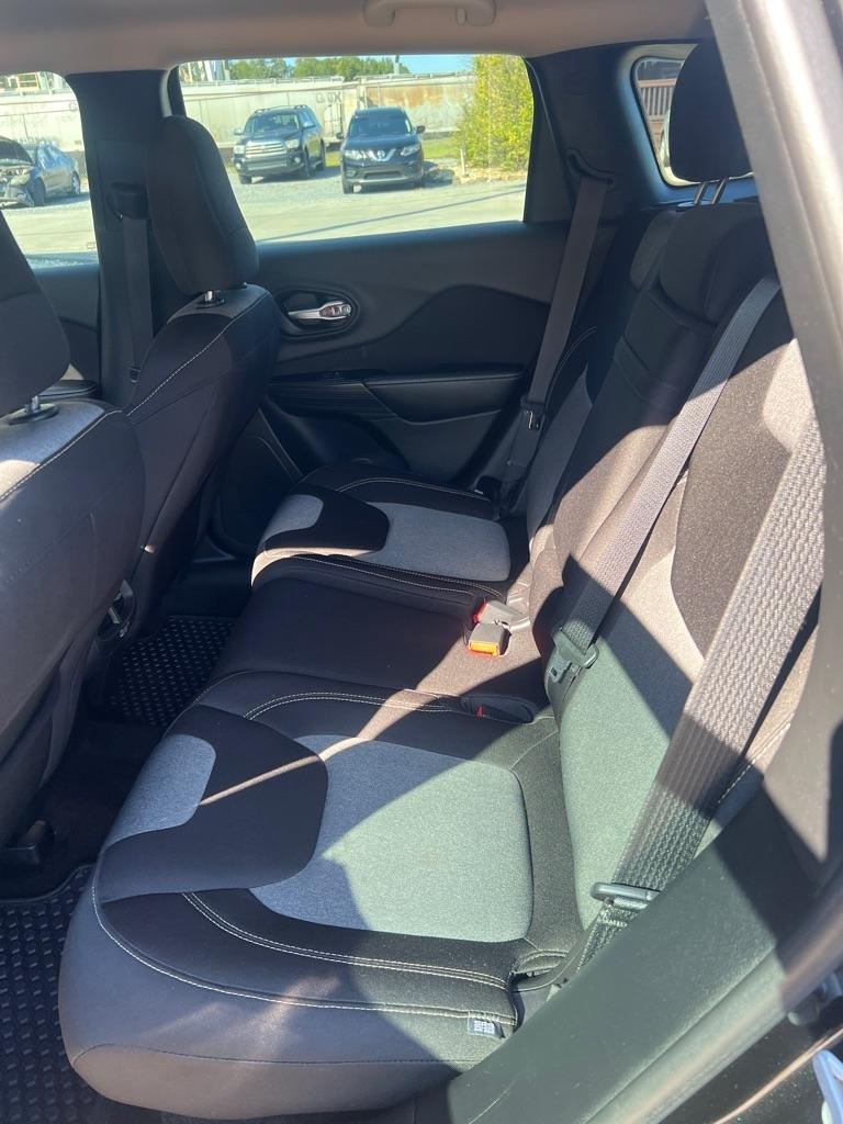 Jeep Cherokee FWD 4dr Sport 2015