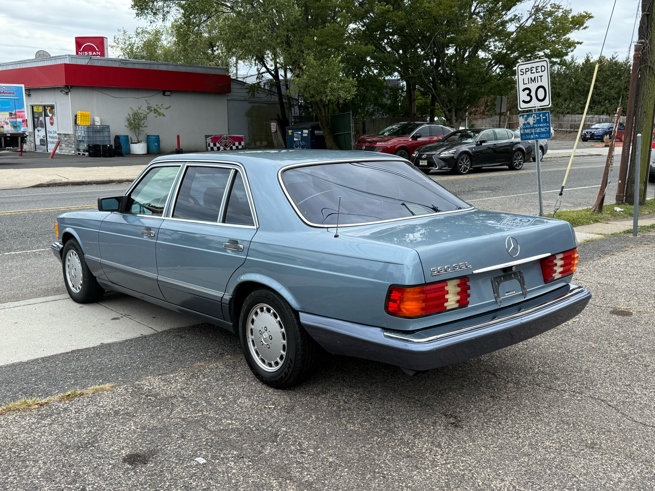 Mercedes-Benz 560 SEL sedan 1990 Mercedes-Benz 560 SEL sedan 1990