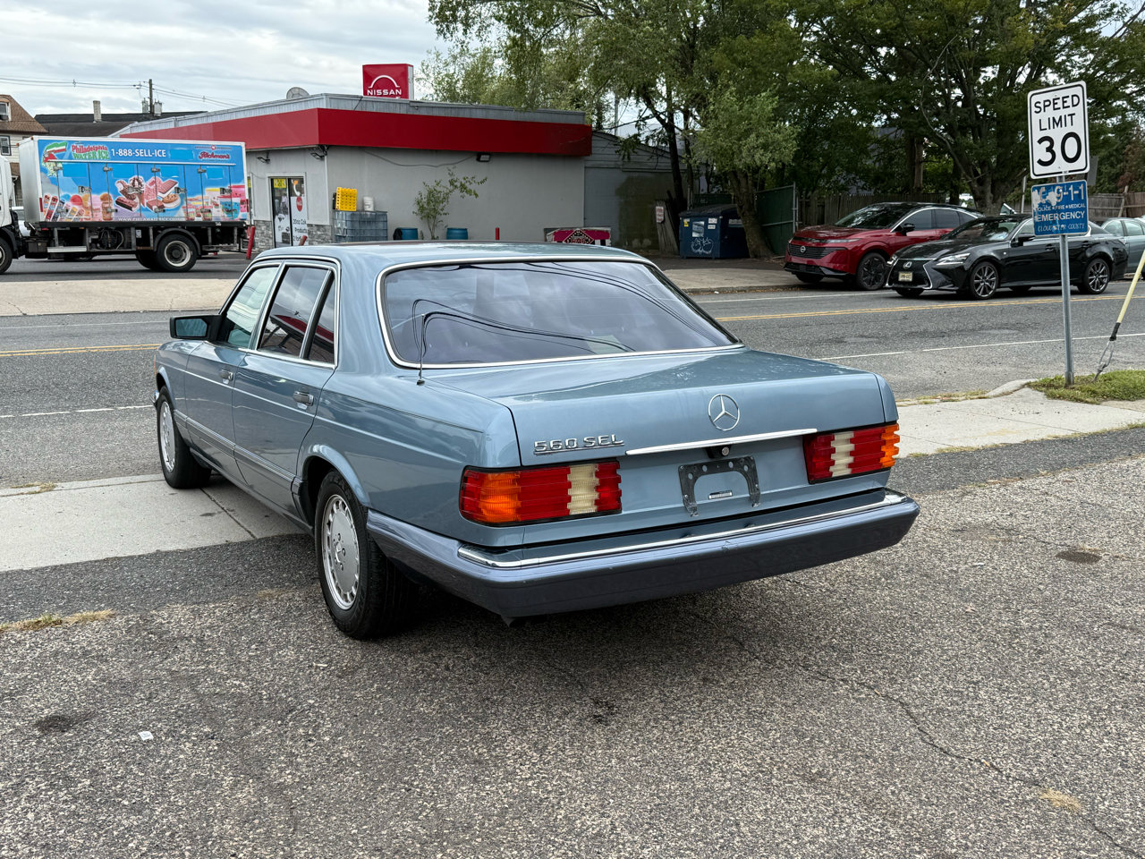Mercedes-Benz 560 SEL sedan 1990 Mercedes-Benz 560 SEL sedan 1990