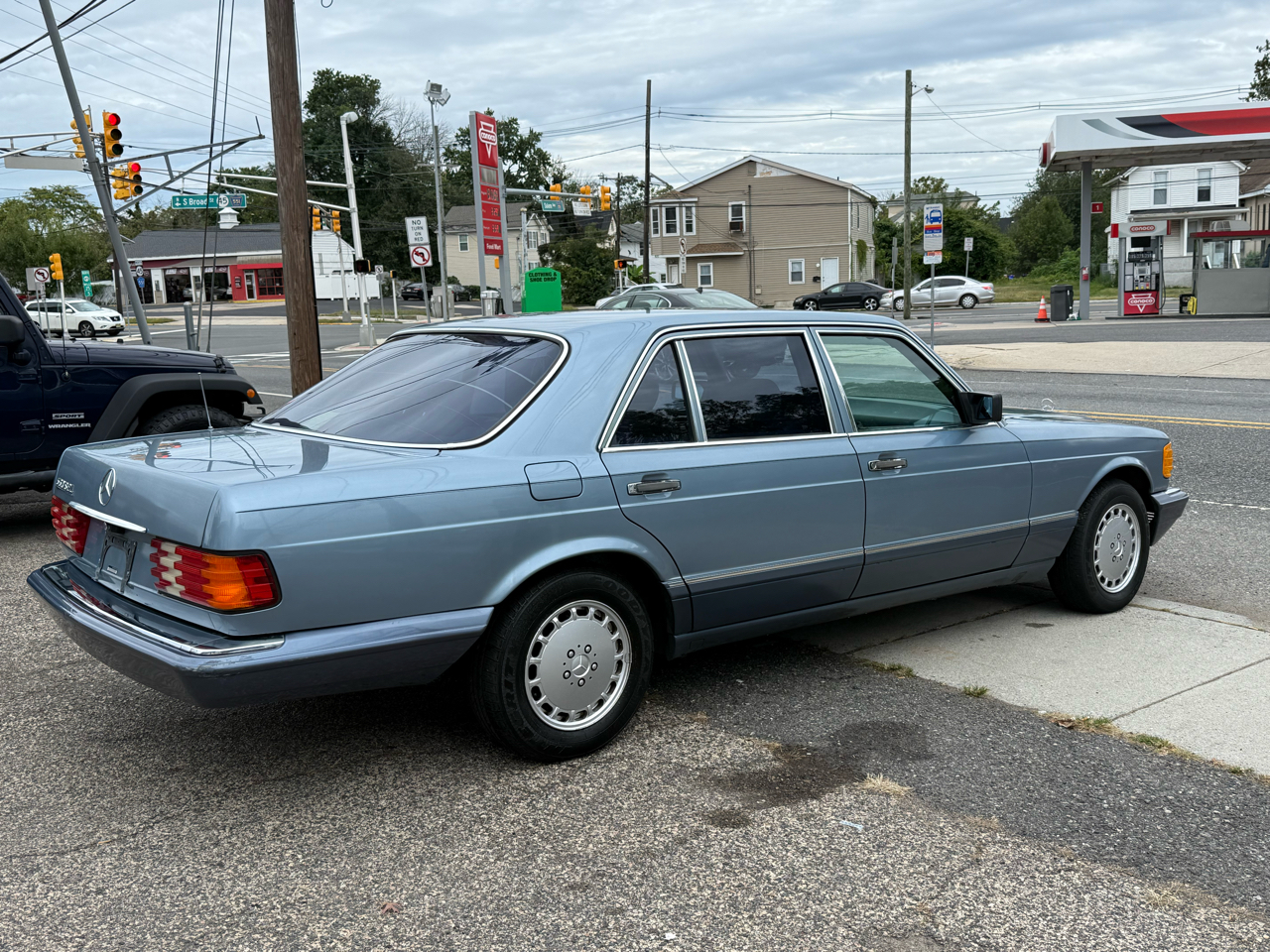 Mercedes-Benz 560 SEL sedan 1990 Mercedes-Benz 560 SEL sedan 1990