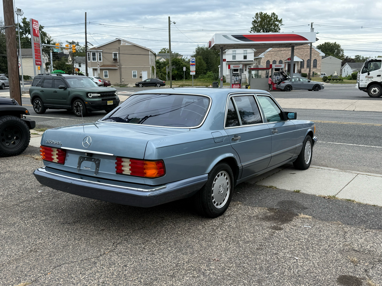 Mercedes-Benz 560 SEL sedan 1990 Mercedes-Benz 560 SEL sedan 1990