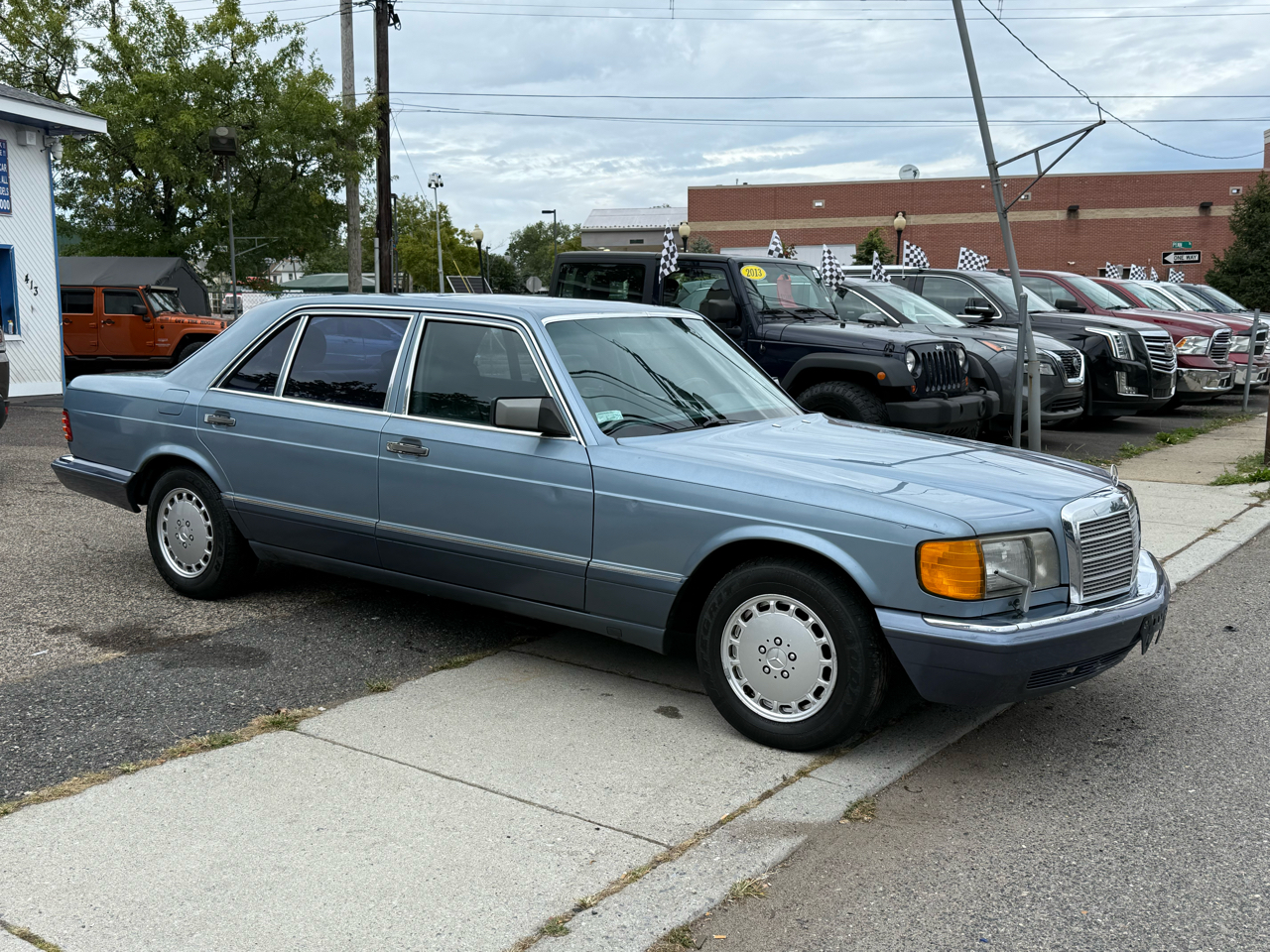 Mercedes-Benz 560 SEL sedan 1990 Mercedes-Benz 560 SEL sedan 1990