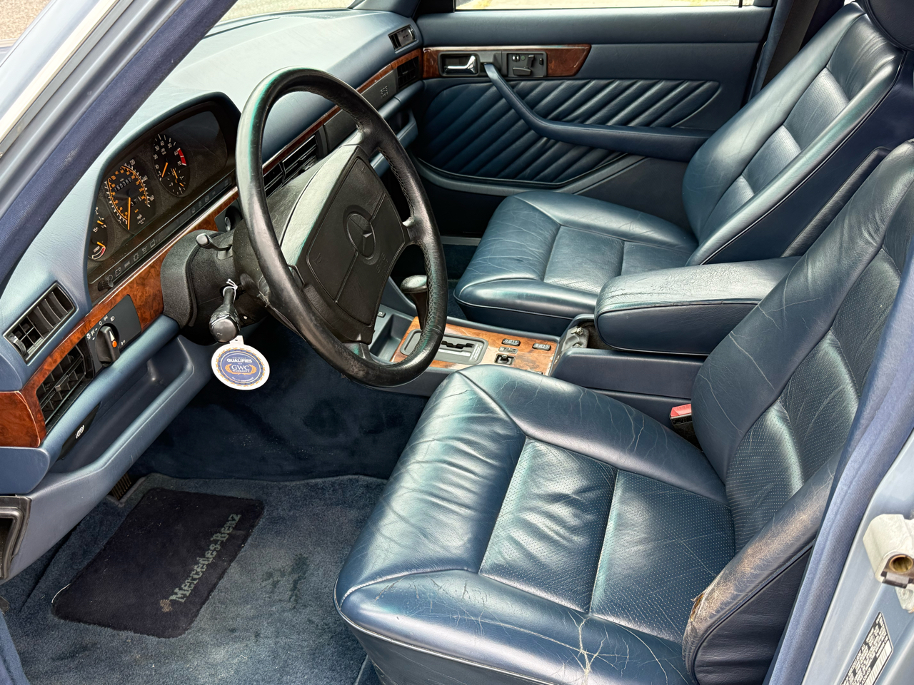 Mercedes-Benz 560 SEL sedan 1990 Mercedes-Benz 560 SEL sedan 1990