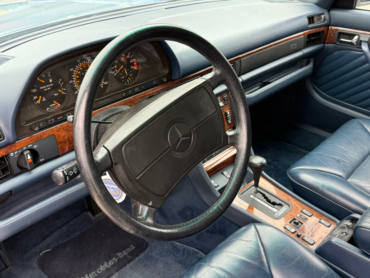 Mercedes-Benz 560 SEL sedan 1990 Mercedes-Benz 560 SEL sedan 1990