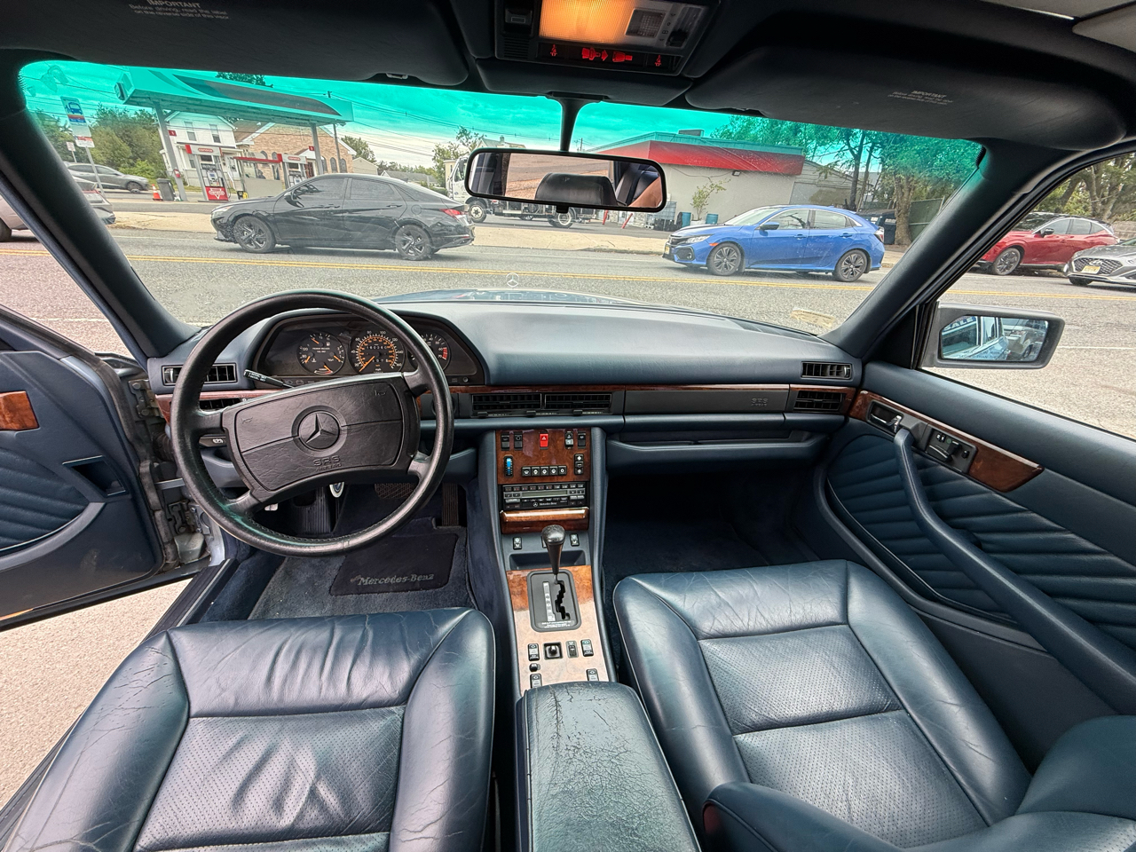 Mercedes-Benz 560 SEL sedan 1990 Mercedes-Benz 560 SEL sedan 1990