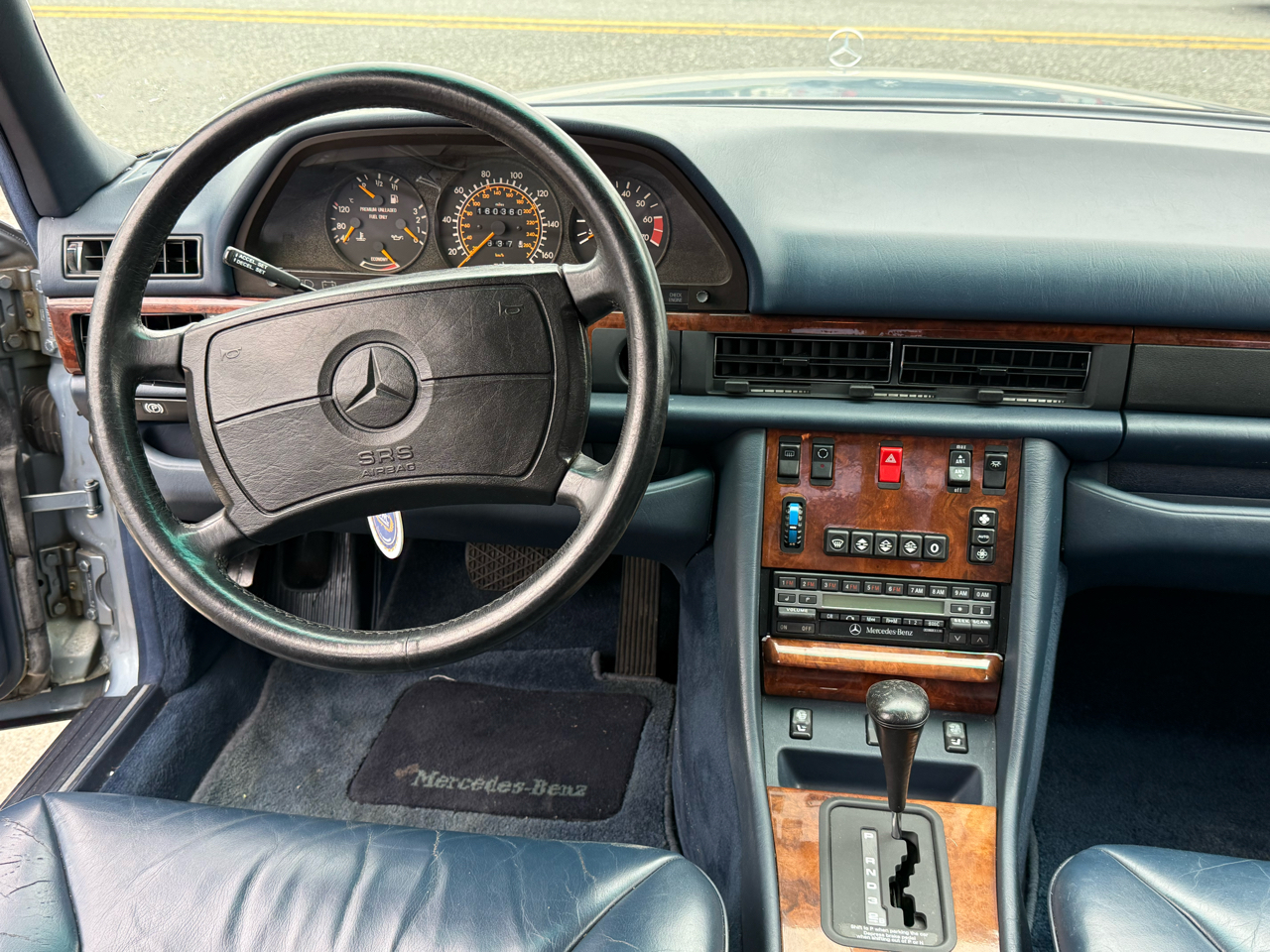 Mercedes-Benz 560 SEL sedan 1990 Mercedes-Benz 560 SEL sedan 1990