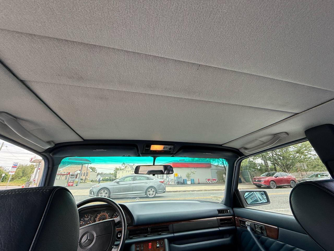 Mercedes-Benz 560 SEL sedan 1990 Mercedes-Benz 560 SEL sedan 1990