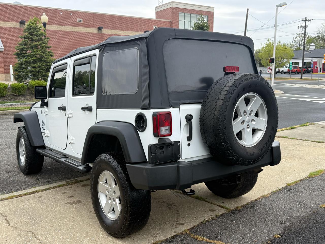 Jeep Wrangler Unlimited Sport 4WD 2017