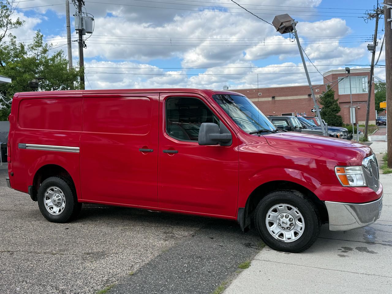 Nissan NV Cargo 2500 HD S V6 2013