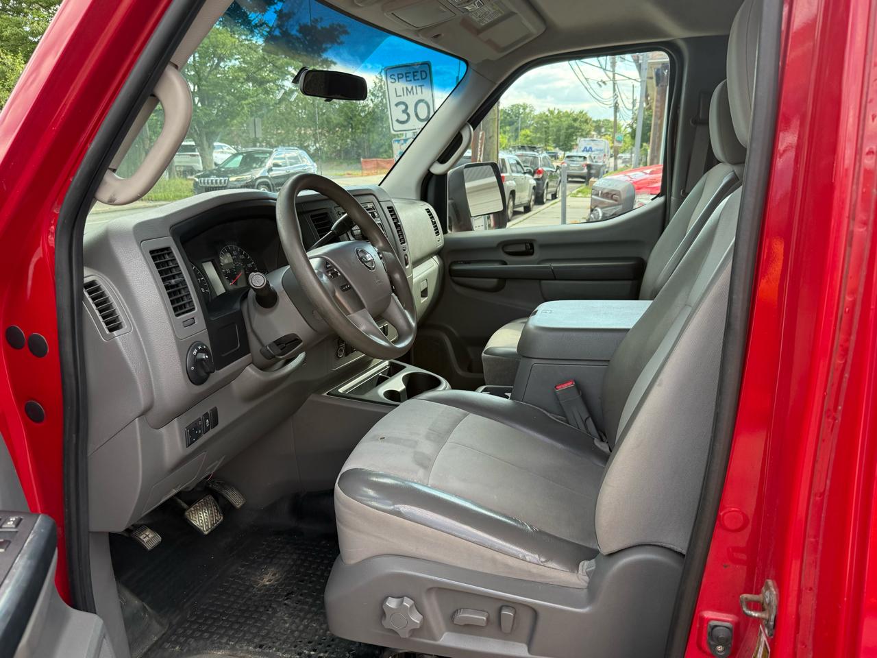Nissan NV Cargo 2500 HD S V6 2013