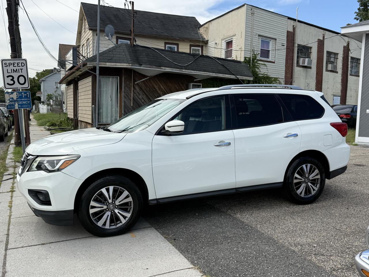 Nissan Pathfinder SV 2017