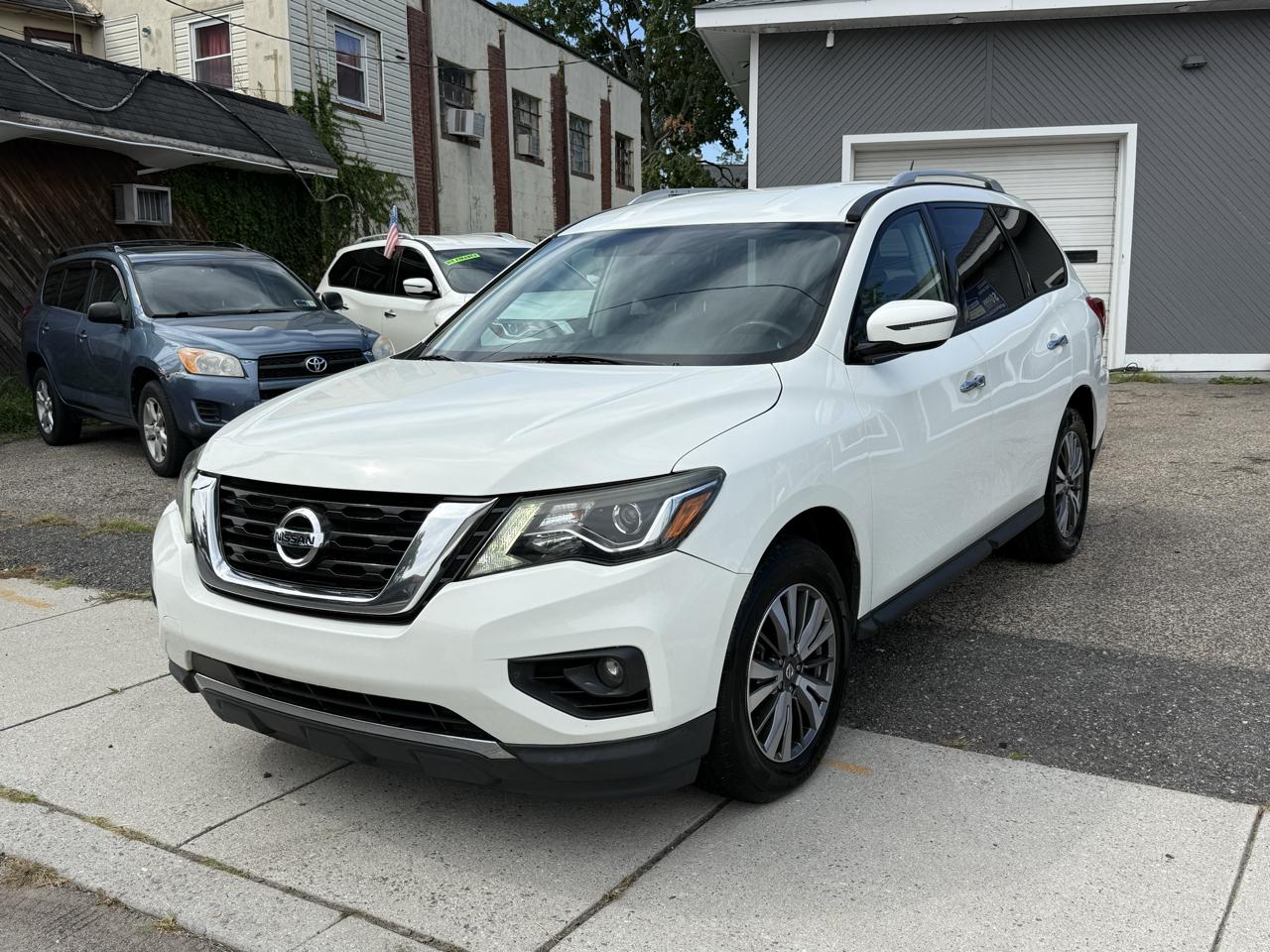 Nissan Pathfinder SV 2017