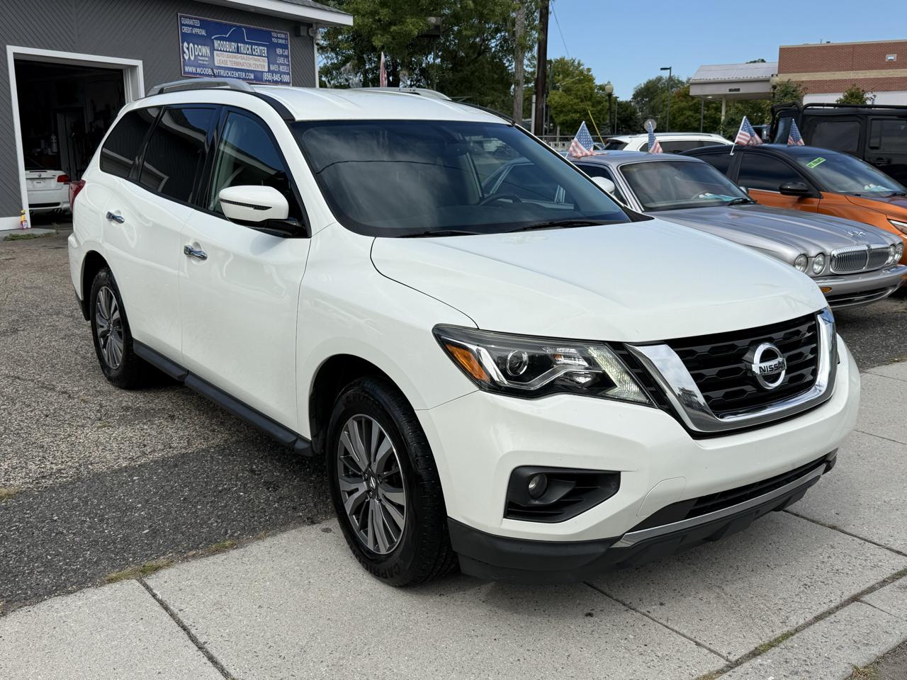 Nissan Pathfinder SV 2017