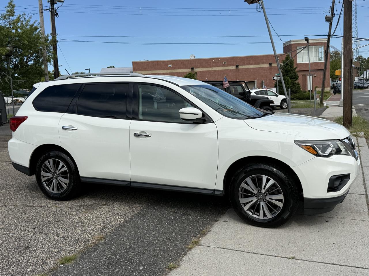 Nissan Pathfinder SV 2017