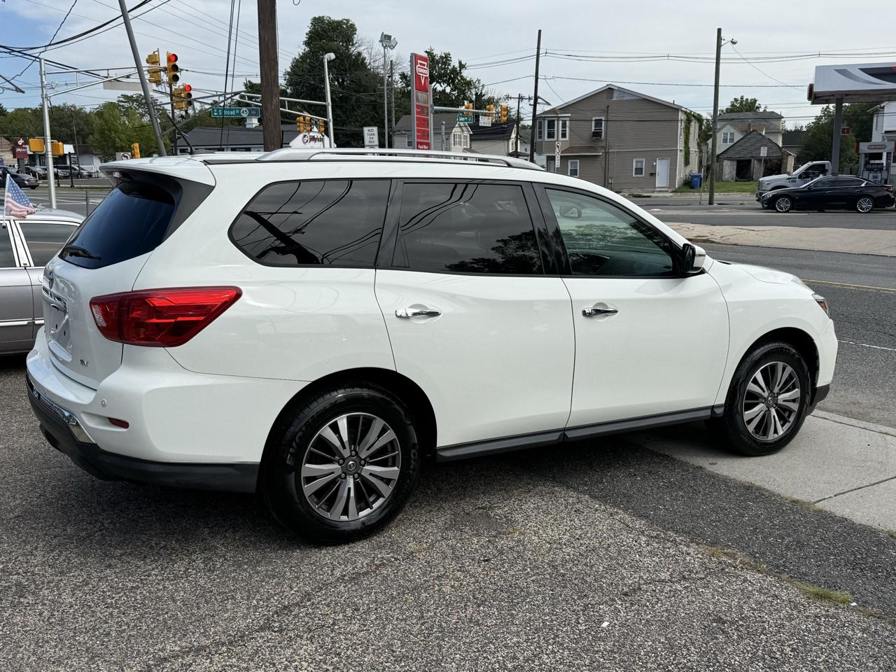 Nissan Pathfinder SV 2017