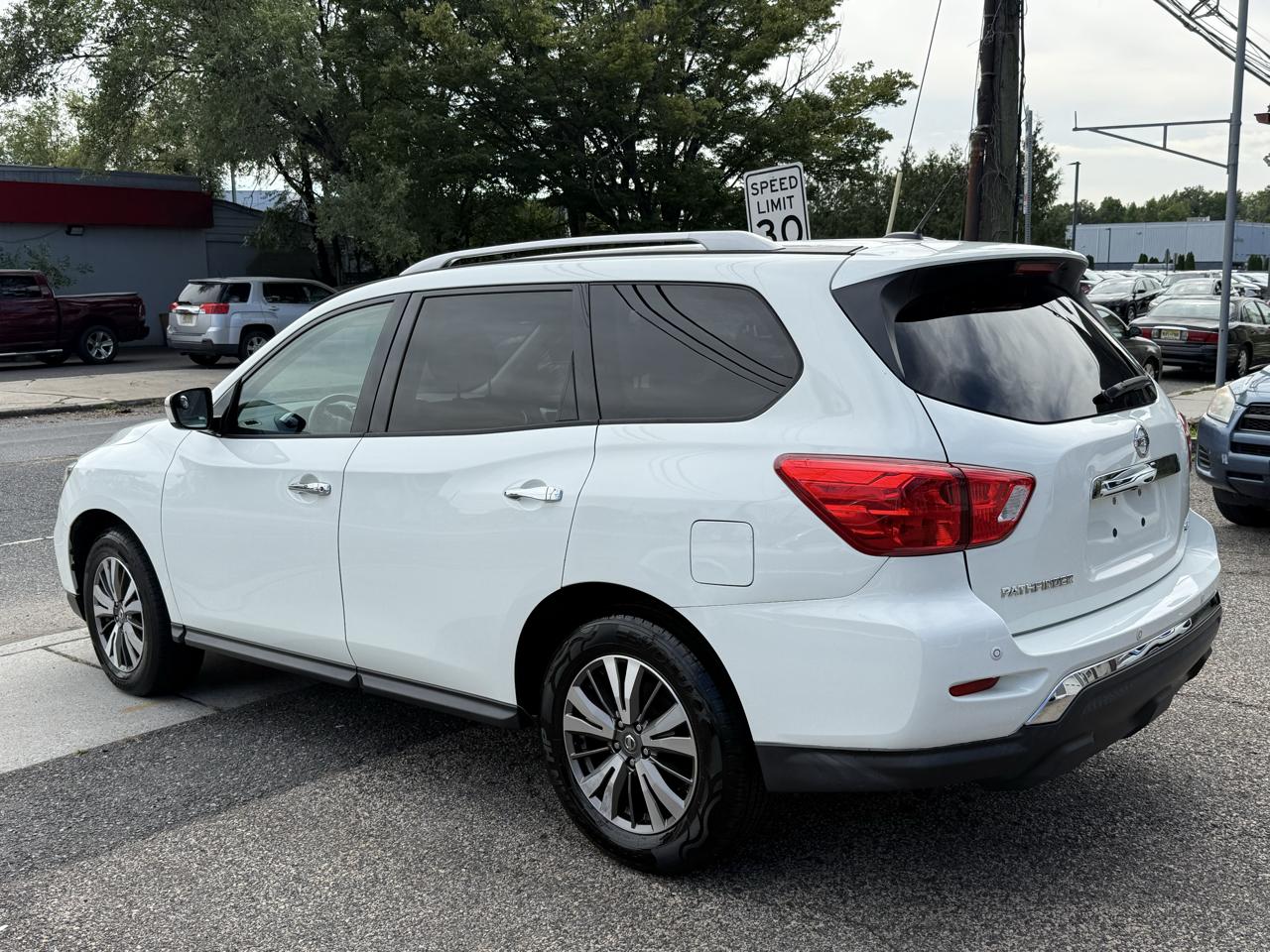 Nissan Pathfinder SV 2017