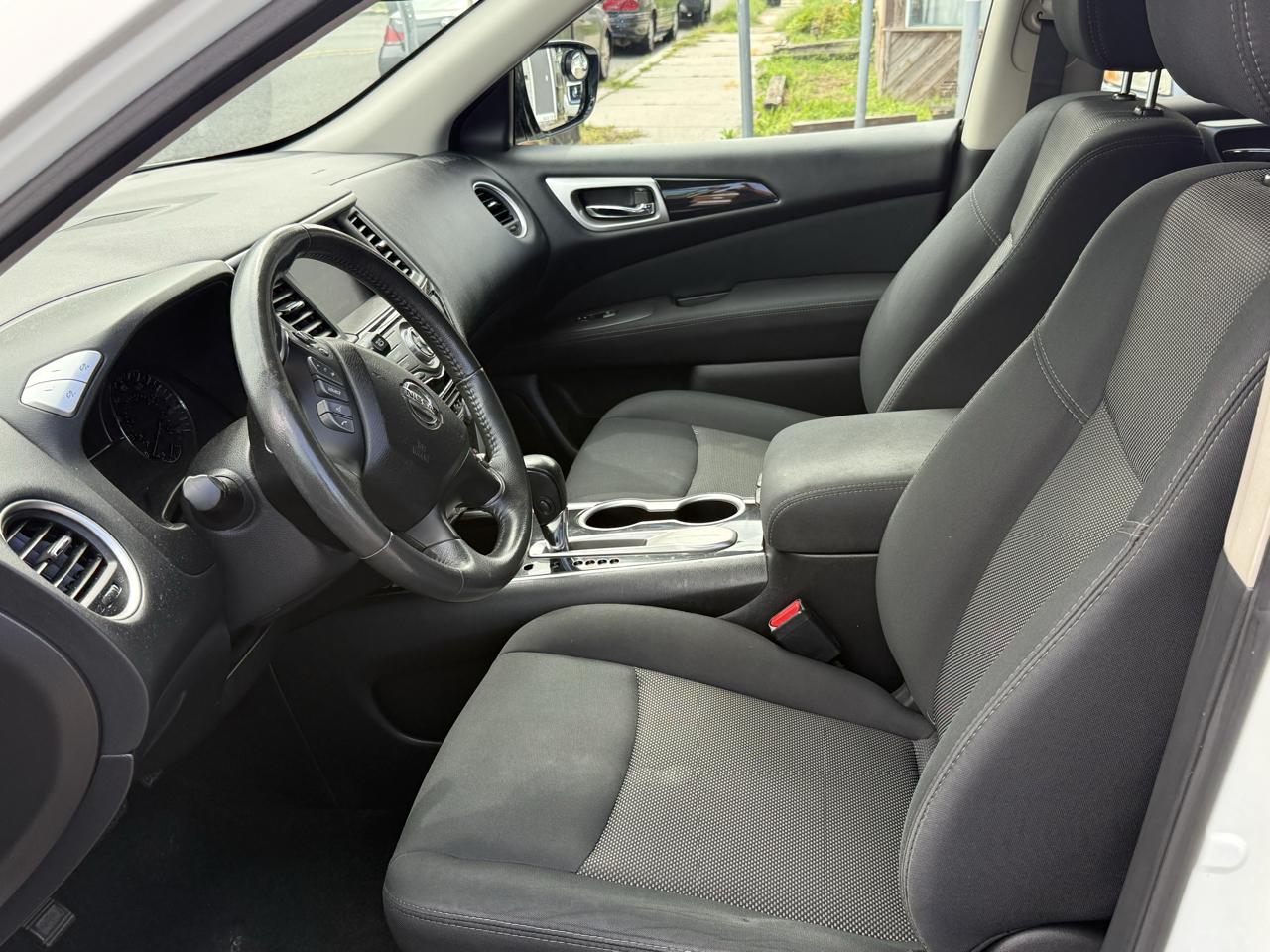 Nissan Pathfinder SV 2017