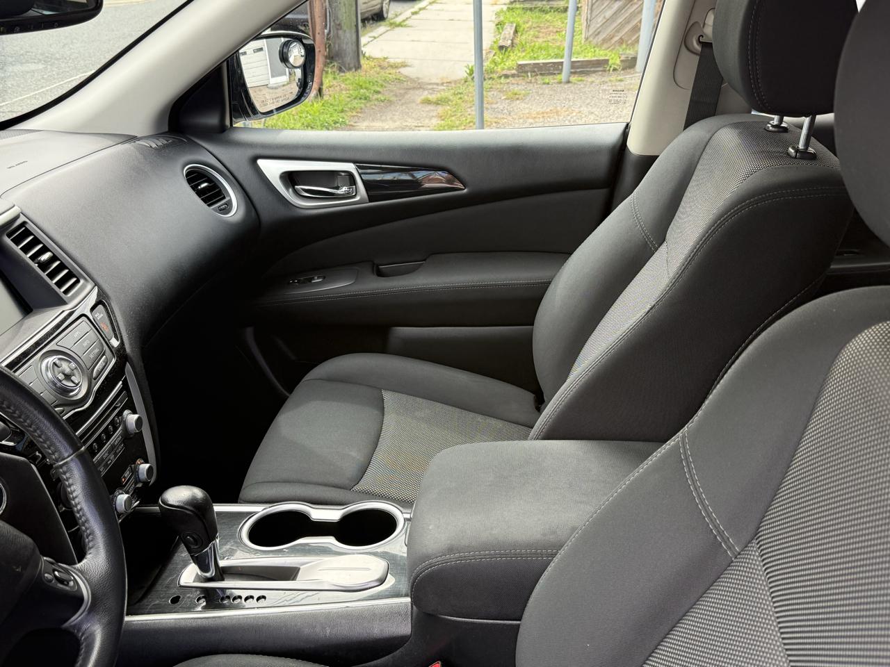 Nissan Pathfinder SV 2017