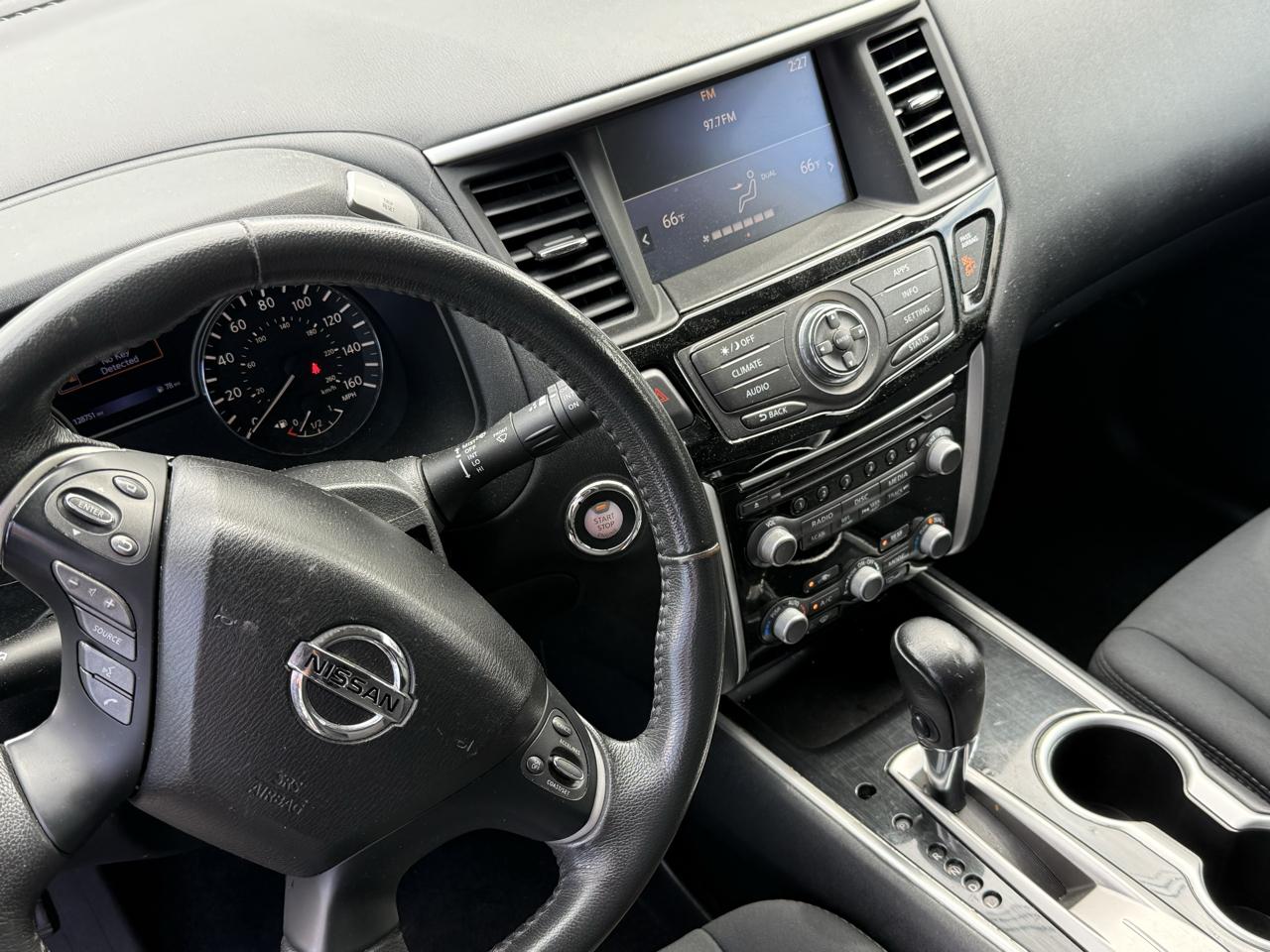 Nissan Pathfinder SV 2017