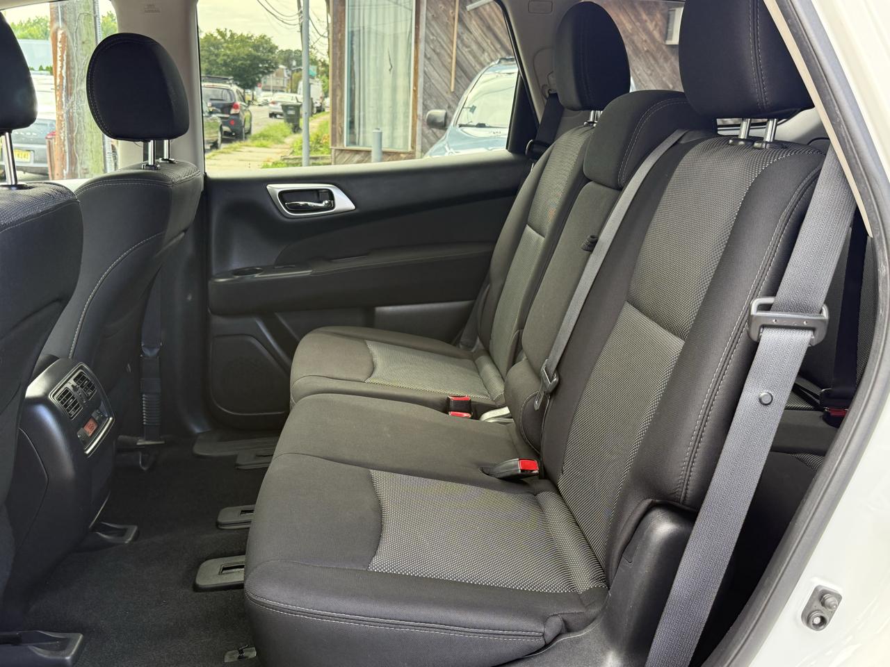 Nissan Pathfinder SV 2017