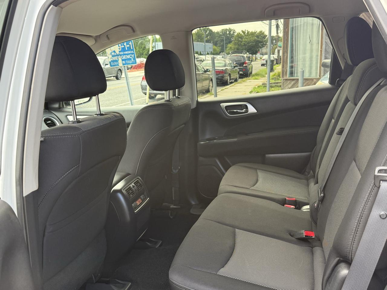 Nissan Pathfinder SV 2017