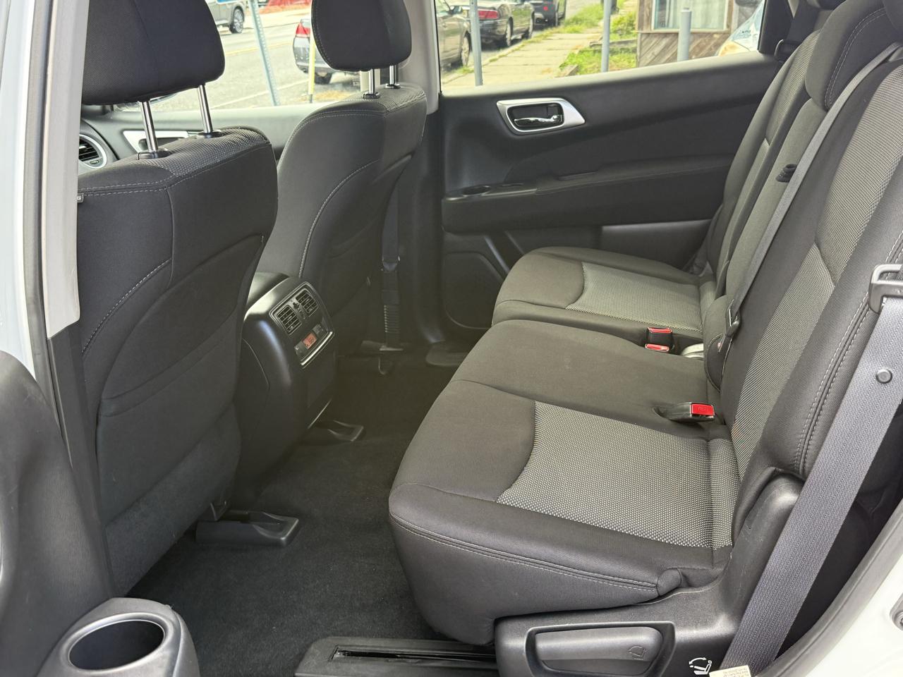 Nissan Pathfinder SV 2017