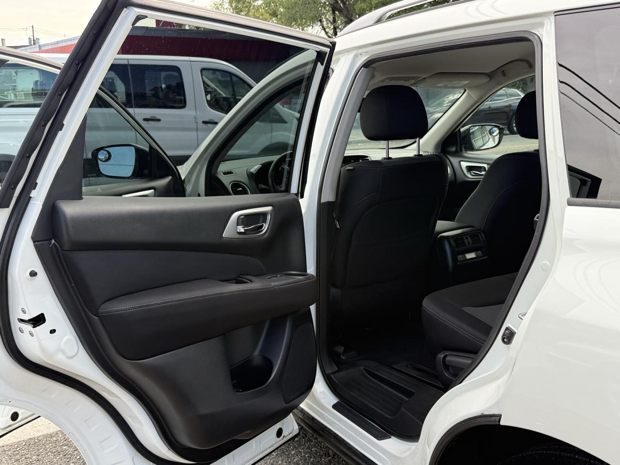 Nissan Pathfinder SV 2017
