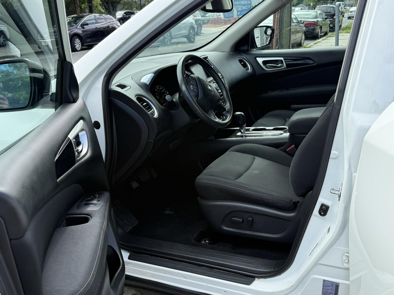 Nissan Pathfinder SV 2017