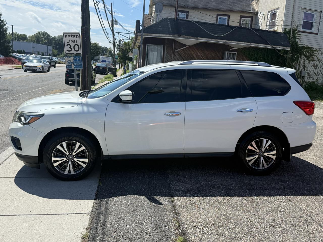 Nissan Pathfinder SV 2017