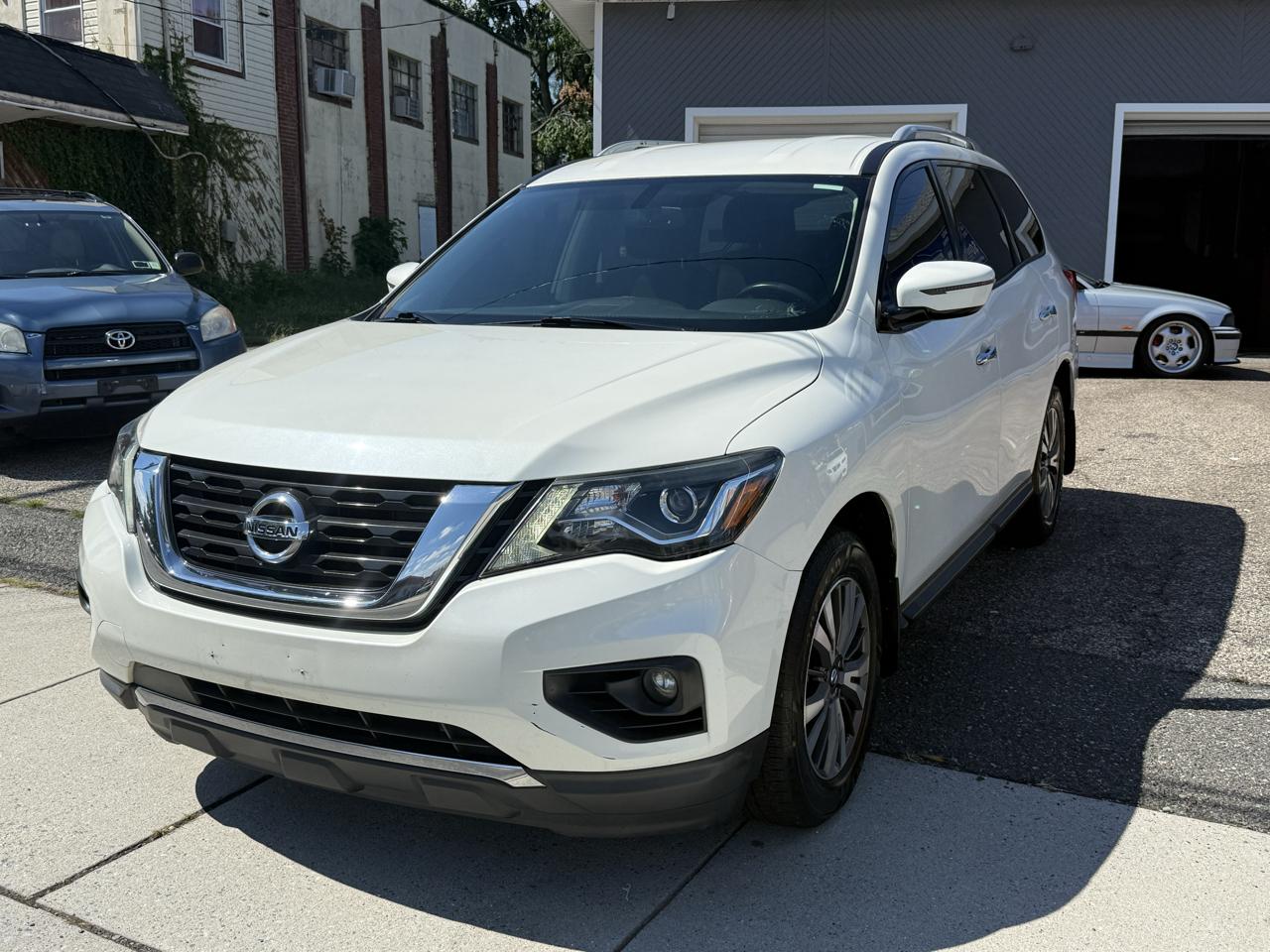 Nissan Pathfinder SV 2017