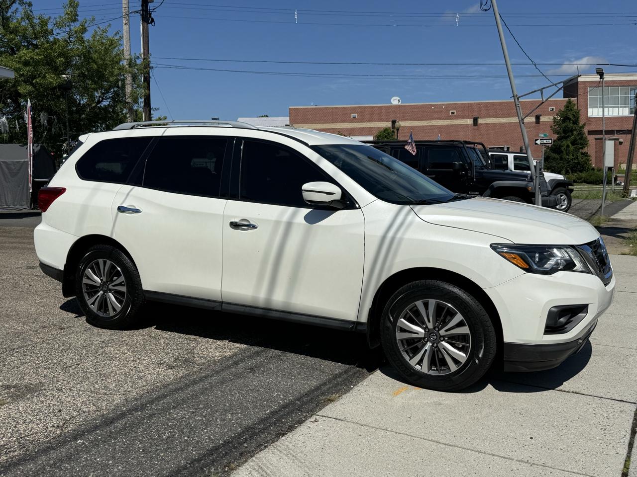 Nissan Pathfinder SV 2017
