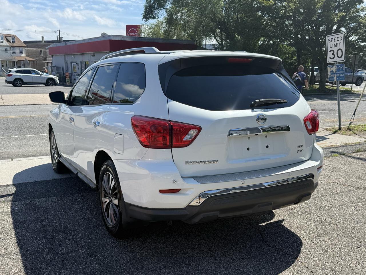 Nissan Pathfinder SV 2017