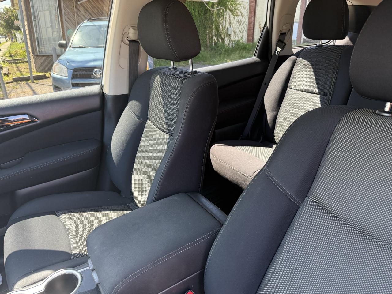 Nissan Pathfinder SV 2017
