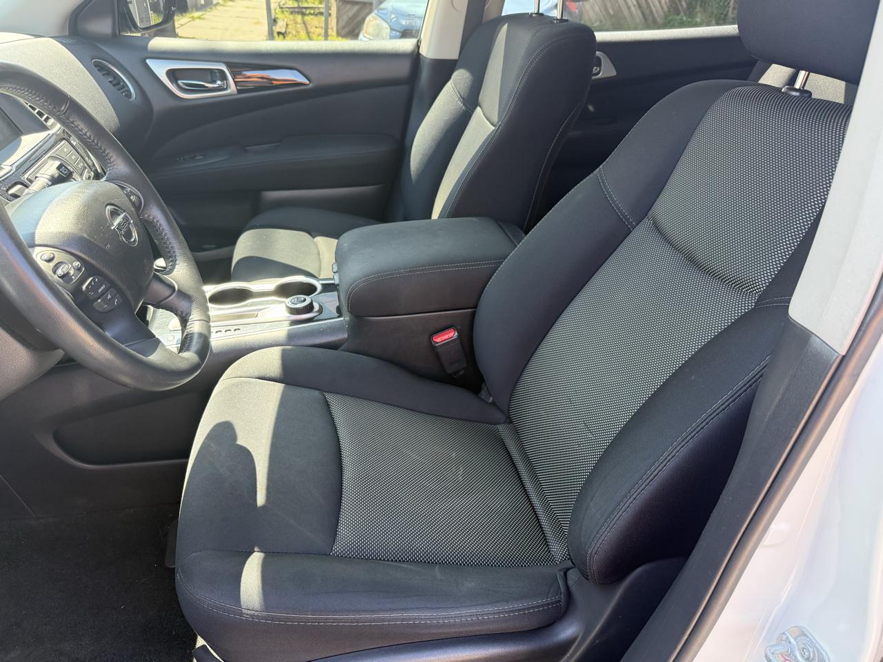 Nissan Pathfinder SV 2017