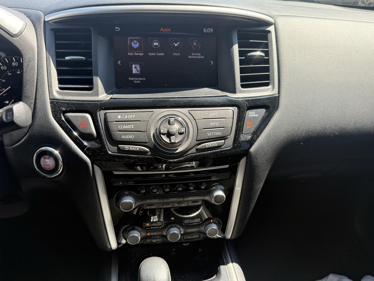 Nissan Pathfinder SV 2017