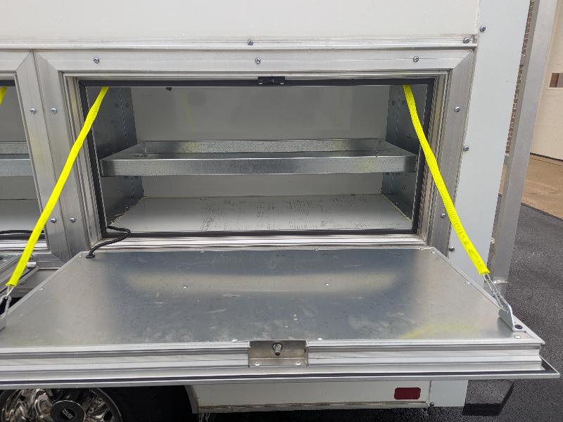 Ford Econoline E-350 Super Duty 2023