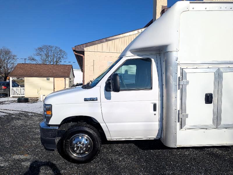 Ford E-450 Super Duty  2023
